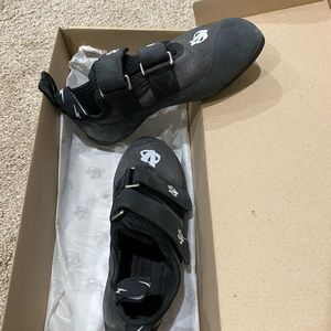 Evole rock climbing shoes